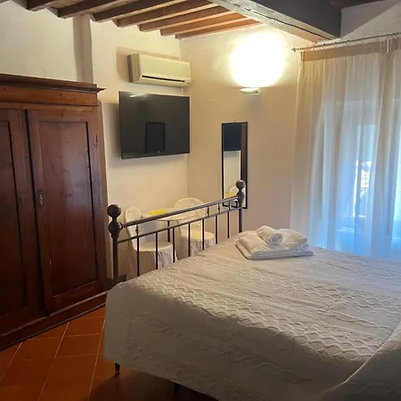 A La Casa Dei Potenti سان جيمينيانو