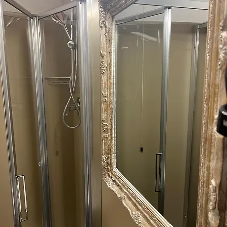 بيت ضيافة A La Casa Dei Potenti سان جيمينيانو