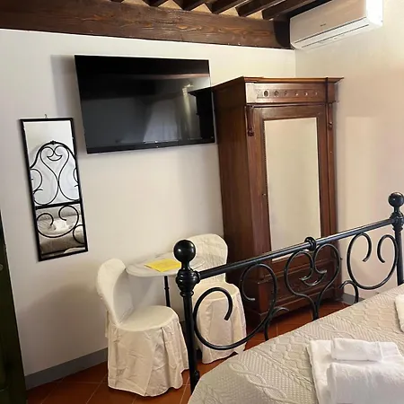 A La Casa Dei Potenti بيت ضيافة سان جيمينيانو